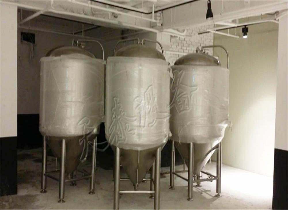 啤酒設備廠(chǎng)分享精釀啤酒洗瓶機的種類(lèi)