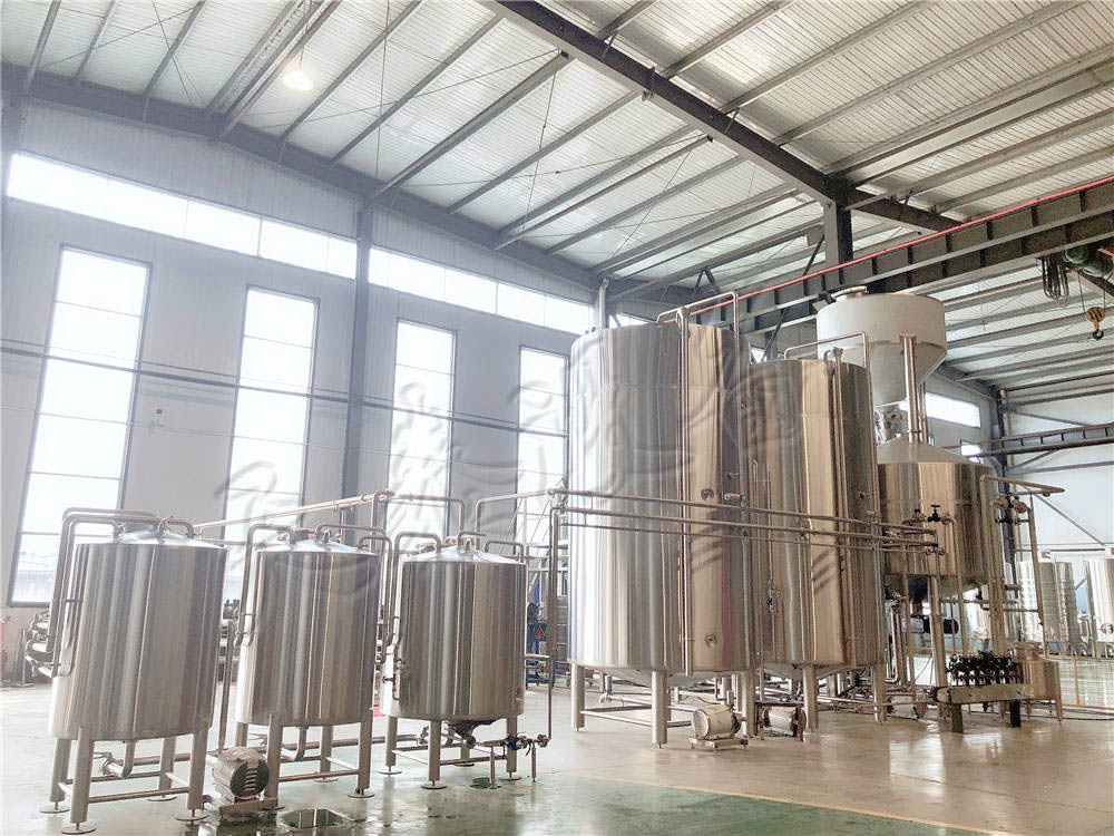 小型釀酒設備廠(chǎng)家介紹六輥增濕粉碎機